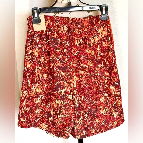 Boy's XL Nike Standard Fit Training Athletic Shorts Orange Fire Camo Design NWT - Picture 4 of 6